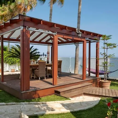 Beachfront Villa *