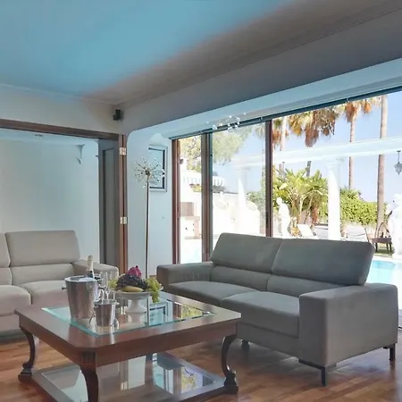 فيلة Beachfront *