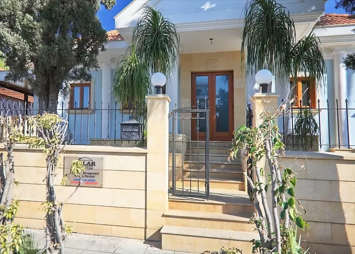 Beachfront וילה *