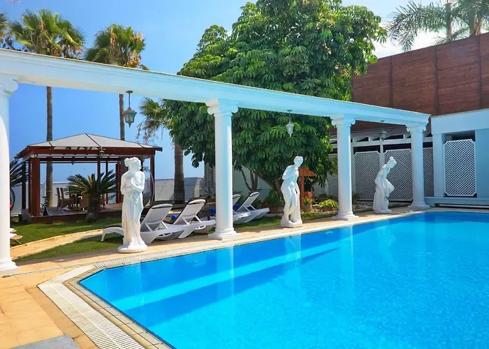 Beachfront 别墅 利马索尔